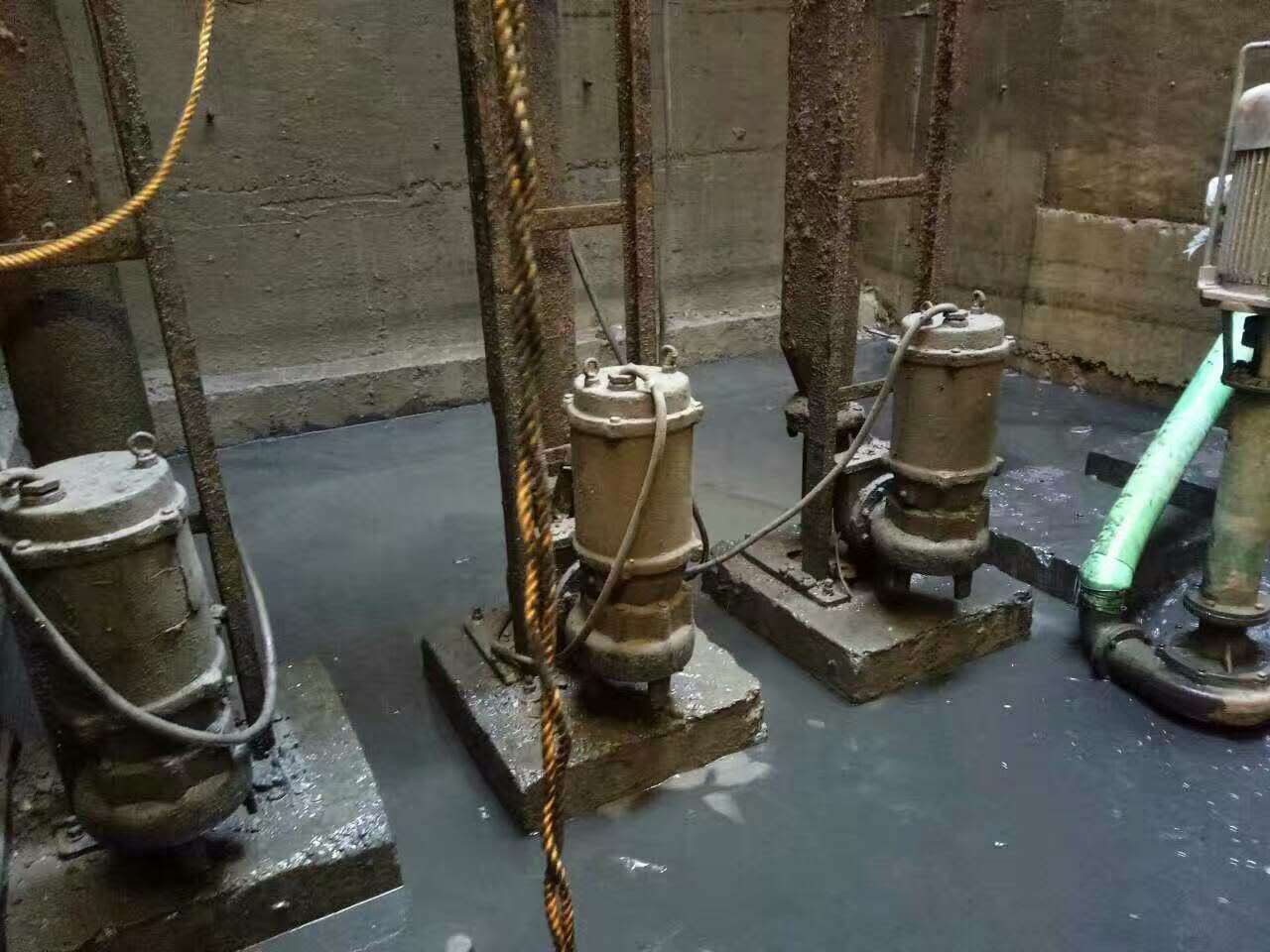 延川污水池清理